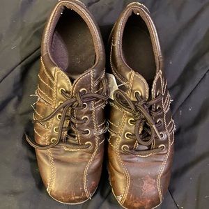 Boys Youth Size 4 1/2 brown casual shoe